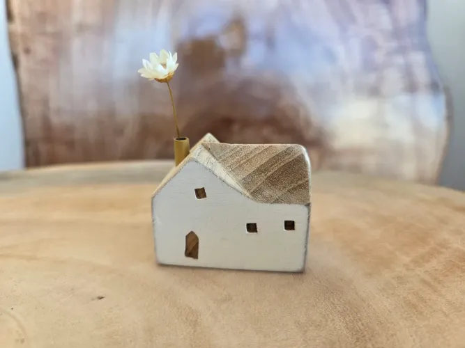 Casinha de madeira miniatura