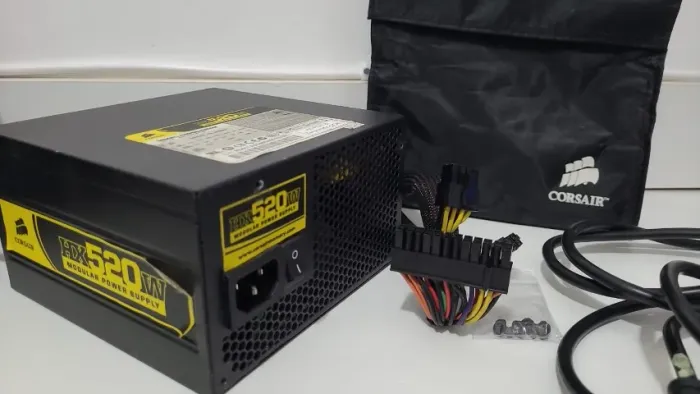 Fonte Corsair HX520W Real Modular