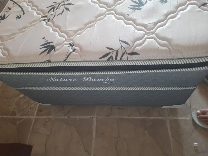 Cama de solteiro semi nova