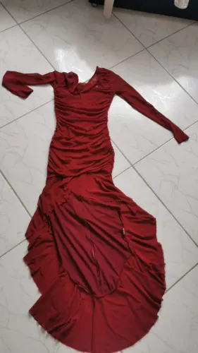 Roupas e trajes de festa