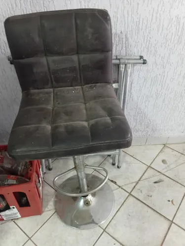 Banquete tenho 4  precisa arrumar