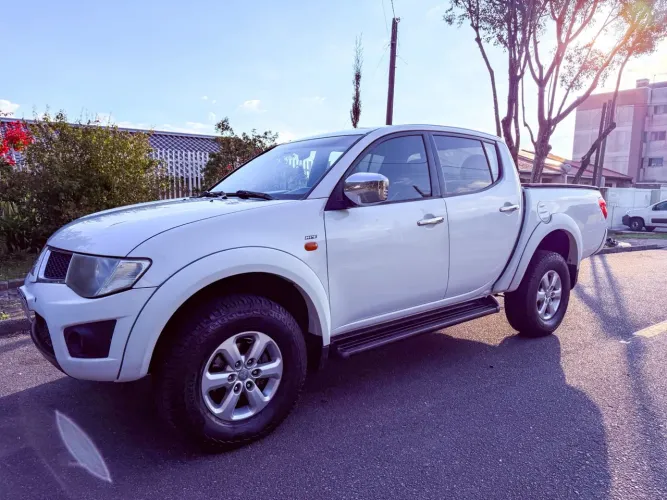 Mitsubishi L200 Triton HPE 3.2 CD TB Int.diesel AUT 2012