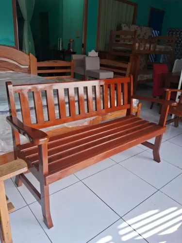 Banco de Jardim- madeira angelim- verniz mogno