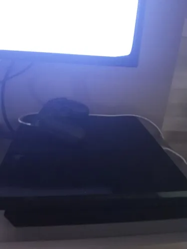 PS4 com dois controles
