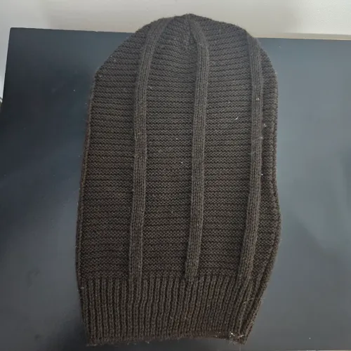 Touca gorro frio cor marrom