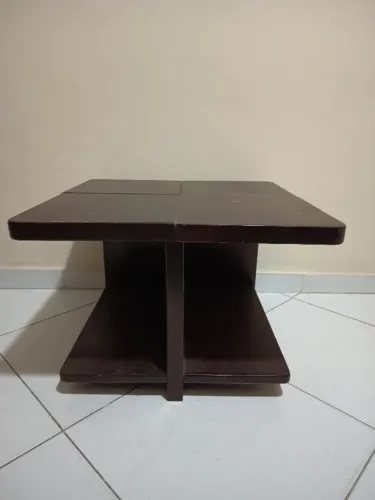Mesinha de madeira de canto