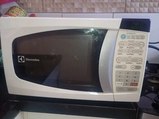 Microondas electrolux funcionando perfeitamente R$180,00