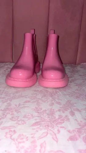 Melissa Step Boot rosa vibrante.