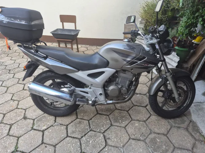 Vendo Moto 250 Twister Único Dono!