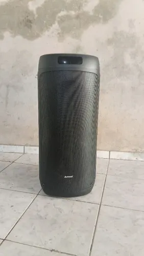 Estou vendo uma caixa de som amplificada
