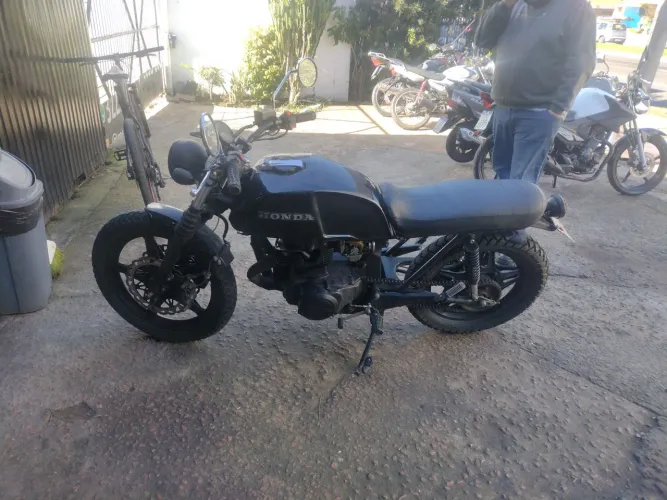 Cb 400 japonesa estilo café racer, toda feita, motor novo