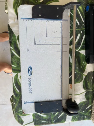 Guilhotina Menno Refiladora 297 para Corte de Papel A4 Sulfite 4 Folhas
