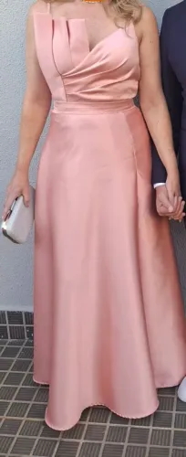 Vestido de madrinha em Cetim Rose Tam. M usado uma vez em um casamento.