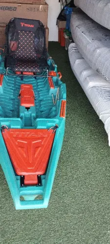 Caiaque TITAN Hydra com entrada de pedal