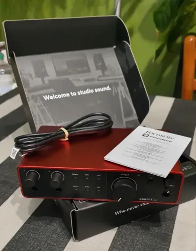 Placa de audio Focusrite 212i 4 geração