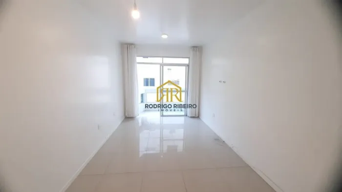 Apto 02 dorm. 02 banheiros, 01 vaga - CARVOEIRA