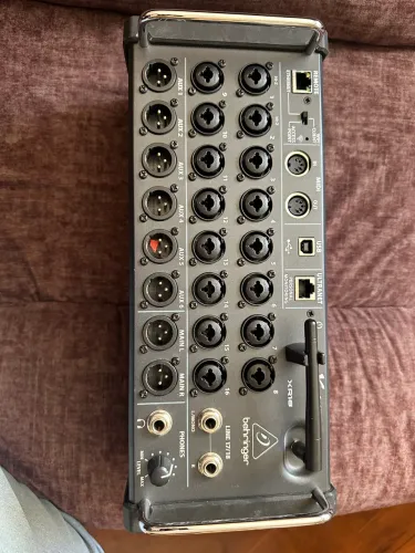 Behringer XR18 excelente estado mixer digital