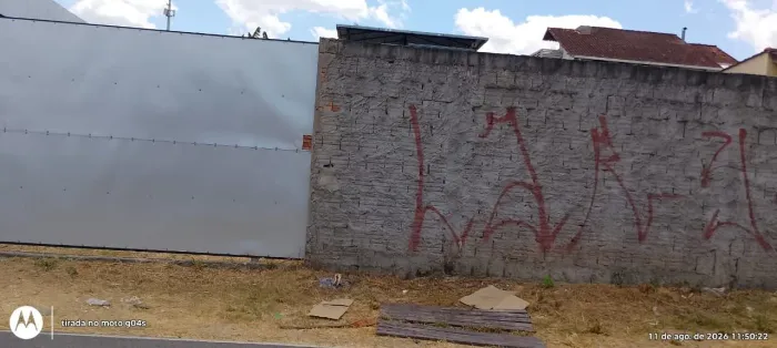 Vendo 3 lotes no Parque das Laranjeiras.
