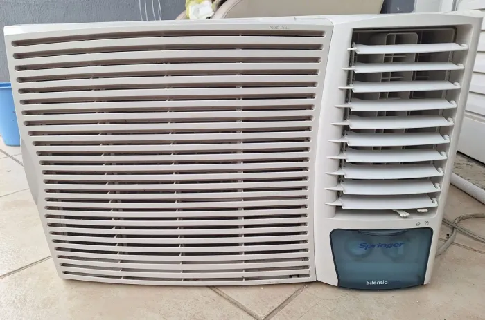 Ar Condicionado de Janela 18.000 BTUs Springer Carrier - Funcionando Perfeitamente