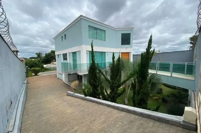 Imóvel para venda tem 457 metros quadrados com 5 quartos em Trevo - Belo Horizonte - MG