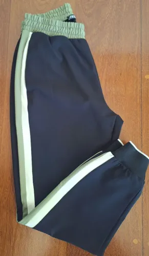 Calça Zara Preta com detalhes Verde