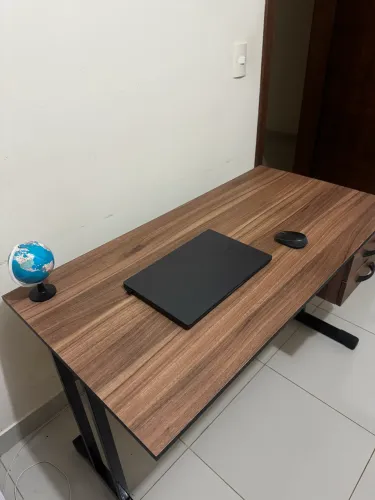 OPORTUNIDADE: Escrivaninha/mesa para estudos
