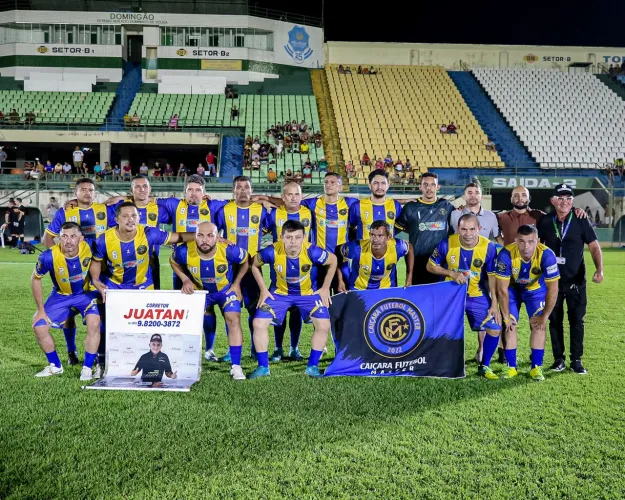 Vende-se se 3 uniformes esportivos