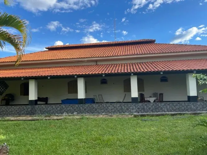 Fazenda 229,27 ha  P/Gado e Soja,  asfalto com pista dupla . Perto de Caldas Novas!!!