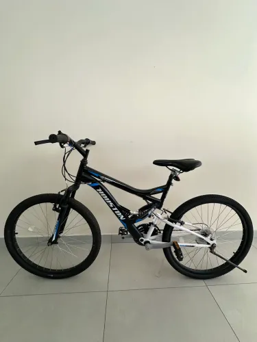Bicicleta Houston Stinger Aro 26 com Freio V-Brake 21 Marchas Quadro 18