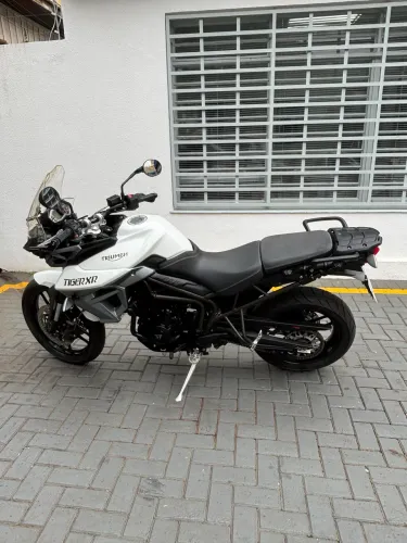 OPORTUNIDADE Triumph Tiger 800 XR 2018 Branca - Revisada