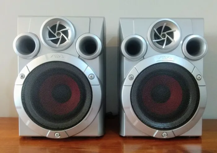 PAR DE CAIXAS ACÚSTICAS AIWA SSX - J3000H