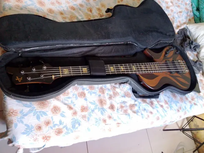 Baixo 5 cordas luthier Anderson de Aracaju 