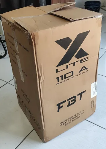 Caixa de Som Ativa FBT Lite 110A, 1500W bi-amplificada, Bluetooth.