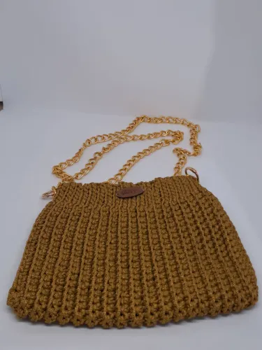 Bolsa de Ombro Dourada em Crochê (Fio Náutico) com Alça de Corrente Dourada Nova