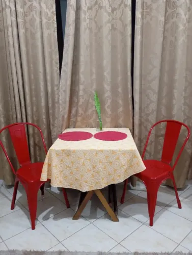 CADEIRA DE FERRO VERMELHA
