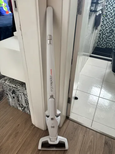 Electrolux Ergorapido 2em1 Cyclone até 21 min Bc BIVOLT (ERG21)