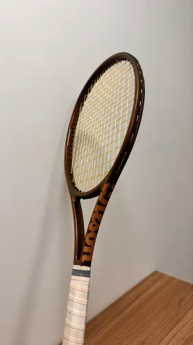 Raquete Wilson Pro Staff X usada por jogador profissional, Encordoada com Luxilon 4G