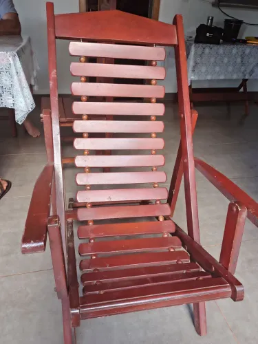 2 Cadeiras de madeira 