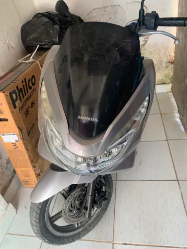 Vendo Pcx 2017 Qualquer coisa chama no zap *15