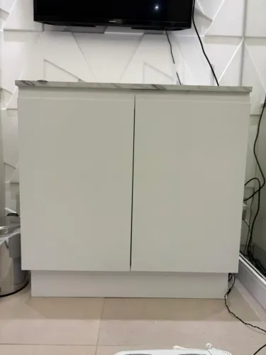 Móvel 2 portas com prateleira e tampo em mdf marmorizado