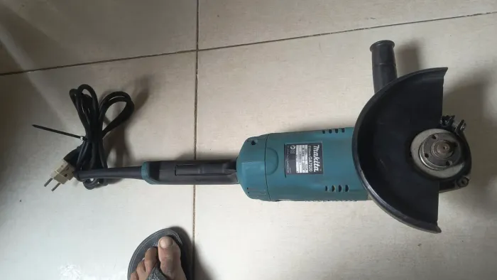 Makita ga7020