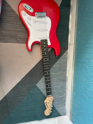 Guitarra stratocaster Queen?s seminova 