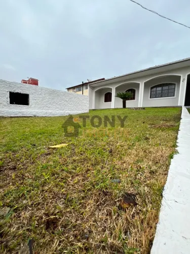 Casa com 3 dorm. sendo um suíte, perto do Bosque das Mansões