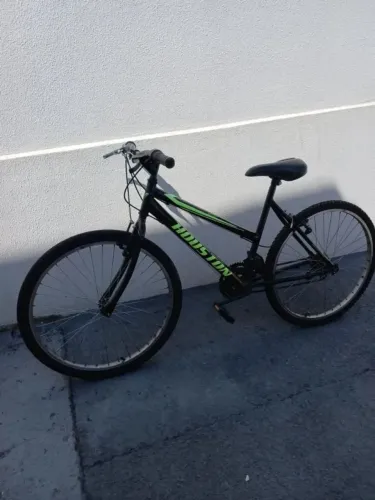 Bicicleta aro 26. 21 marchas. Somente venda