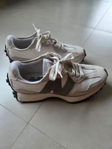 Tênis New Balance 327 semi-novo TAMANHO 40BR