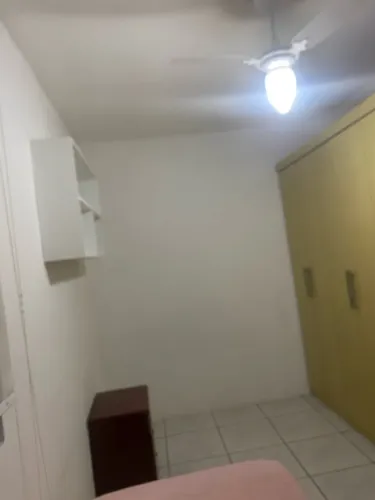Alugo quarto 