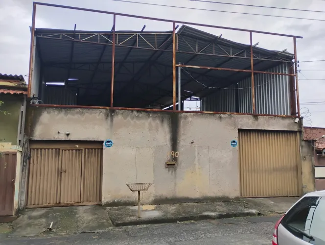 Vendo casa com galpão