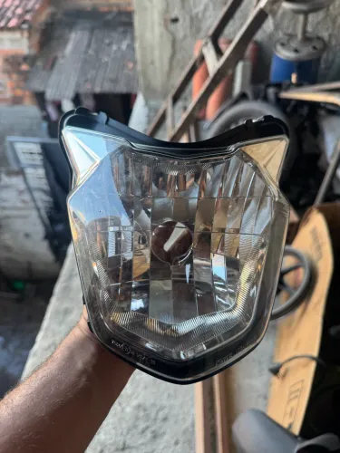 Vendo farol XRE 190 em estado de novo original 