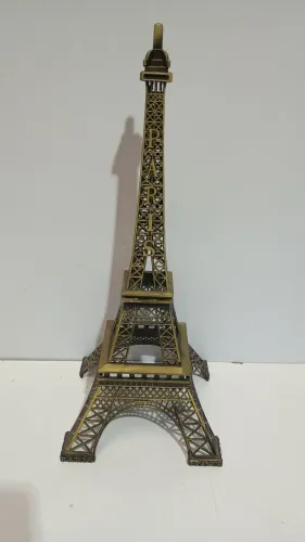 Miniatura decorativa da Torre Eiffel em metal - 32x13 cm