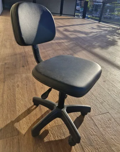 Excelente para balcões de recepção.por ser compacto, ele otimiza o espaço atrás do balcão.